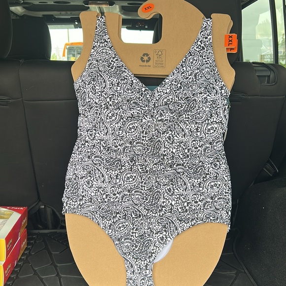 Lands' End Ladies' Swimsuit / black and white in XXL and Small in multi color - Picture 5 of 7